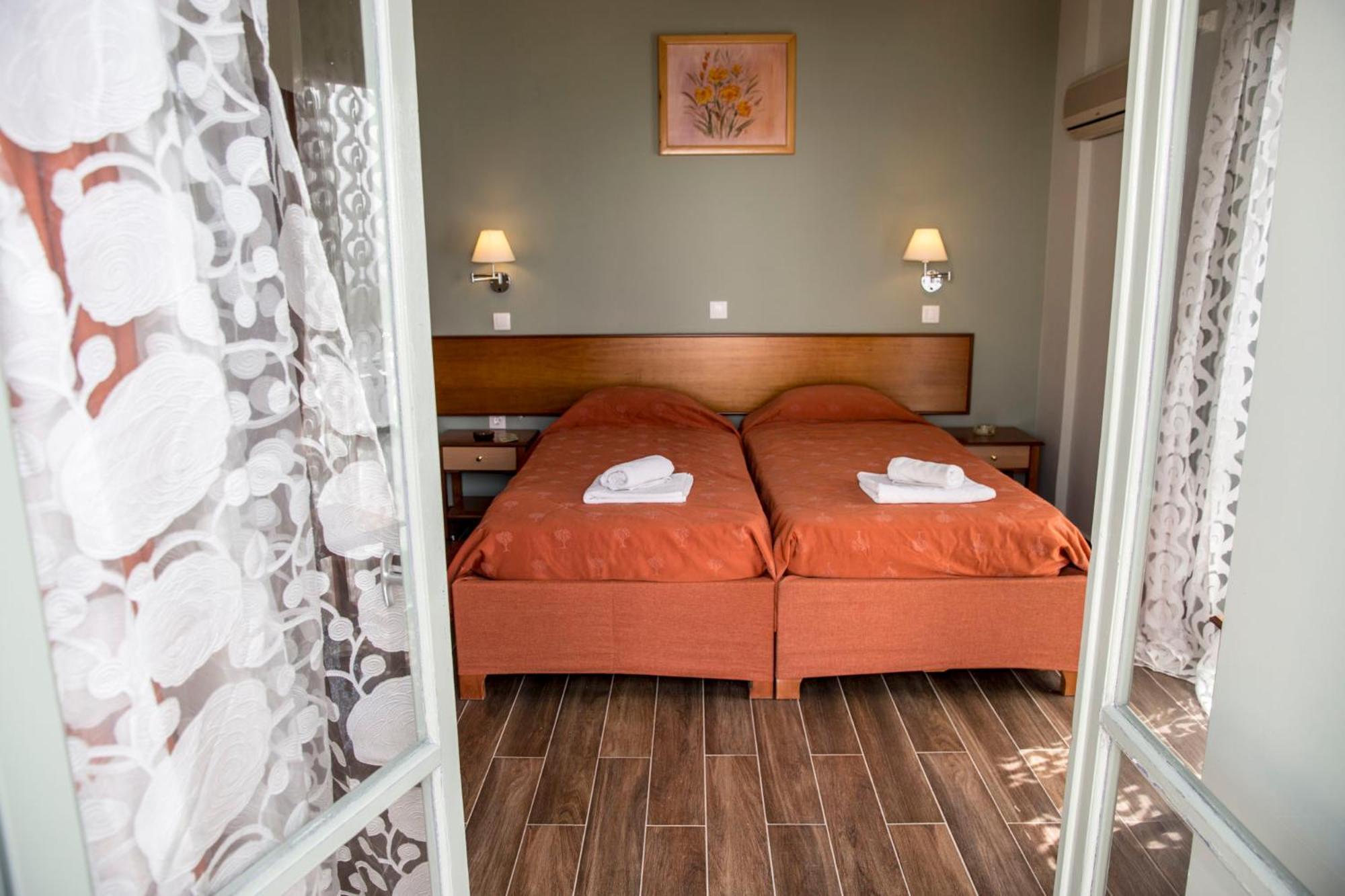 Togias Hotel Aegina ภายนอก รูปภาพ