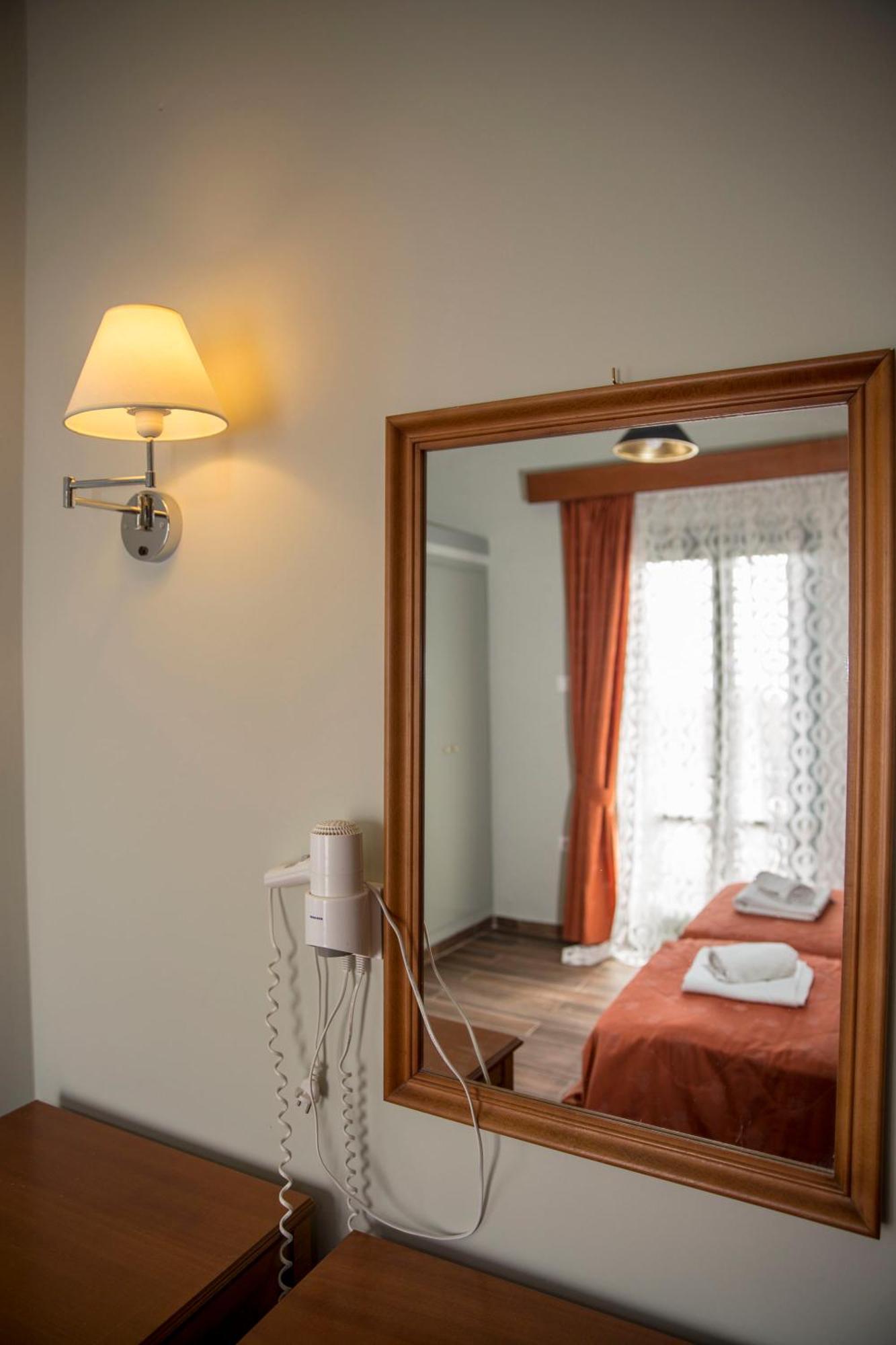 Togias Hotel Aegina ภายนอก รูปภาพ